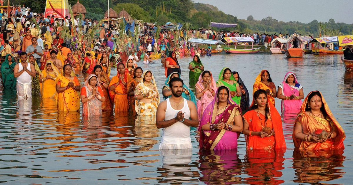 सुर्य भगवानको पूजा गरि छठ पर्व मनाइदै