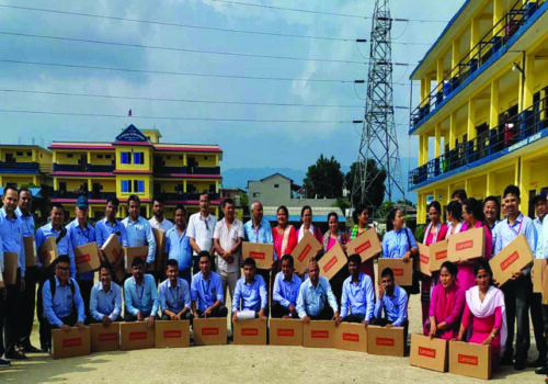 गौरीशंकर माविका ४० शिक्षकलाई ल्यापटप वितरण