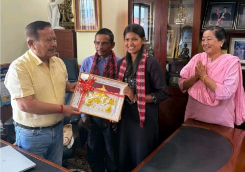 इटाभट्टामा काम गरेर ४ जिपिए ल्याकी गोमाको डाक्टर बन्ने सपना पूरा हुने भयो, भाटभटेनीले दियो छात्रावृति