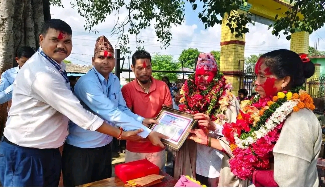 विद्यालयमा ४२ वर्षको सेवा पश्चात्, क्रीमलालको भावुक विदाइ